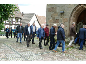 Bittprozession um den Kleinen Berg an Pfingstmontag (© Karl-Franz Thiede)